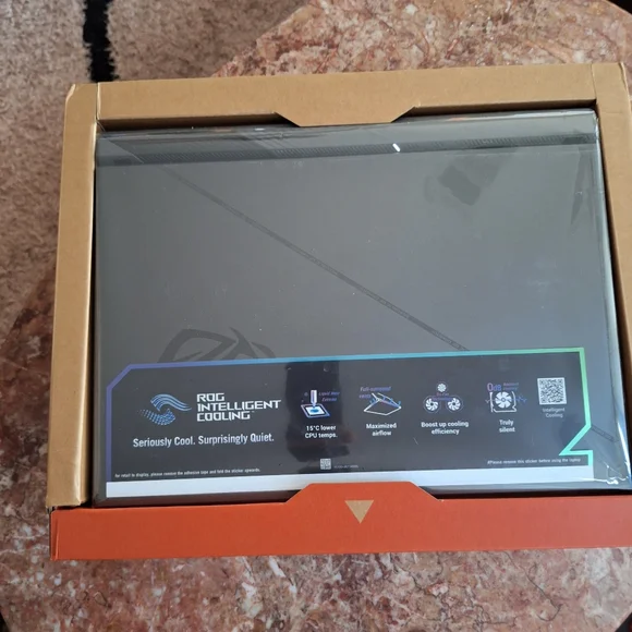 Rog Astrid G 16 volt green/ Eclipse Gray gaming laptop